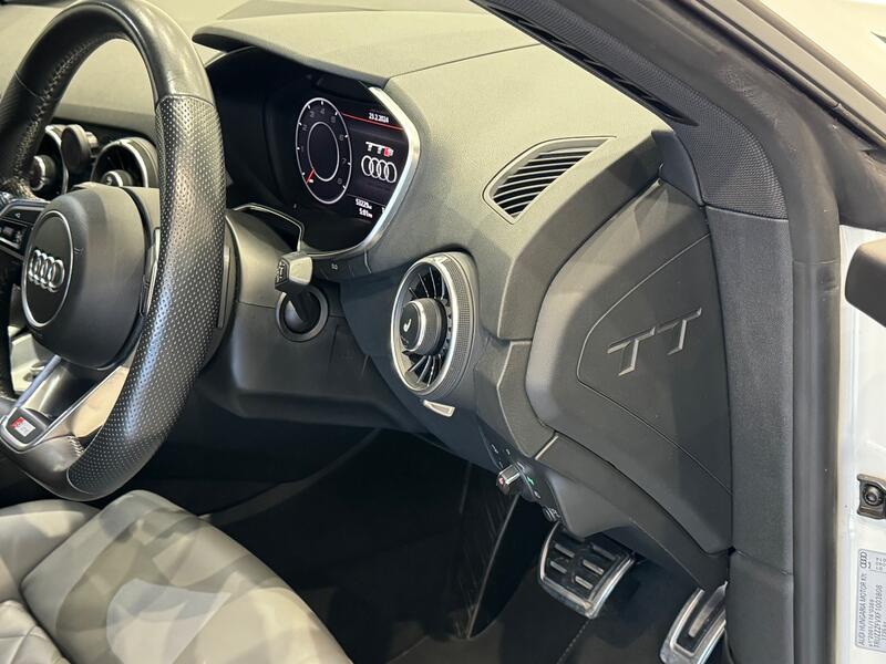 AUDI TT