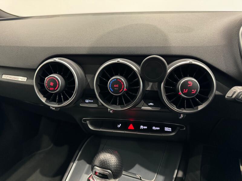 AUDI TT