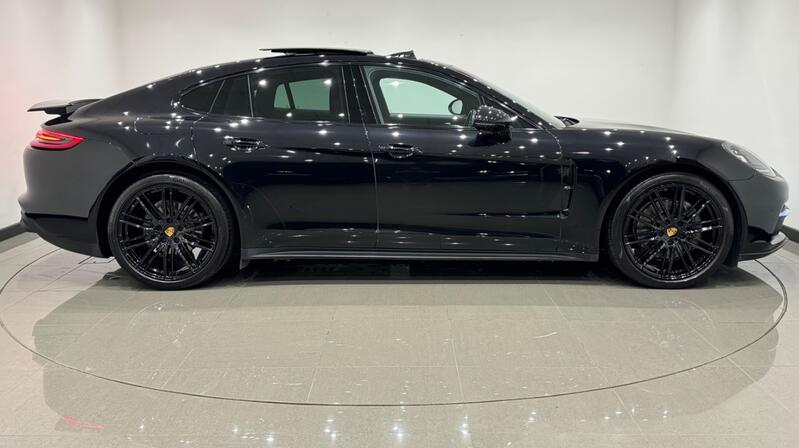 PORSCHE PANAMERA