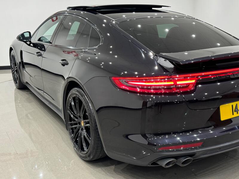 PORSCHE PANAMERA