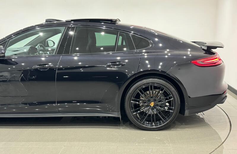 PORSCHE PANAMERA