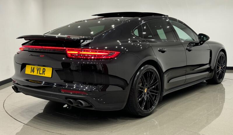 PORSCHE PANAMERA