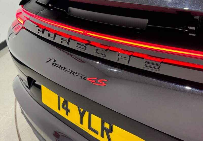 PORSCHE PANAMERA