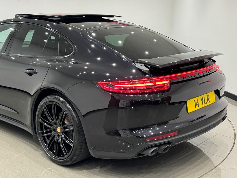 PORSCHE PANAMERA