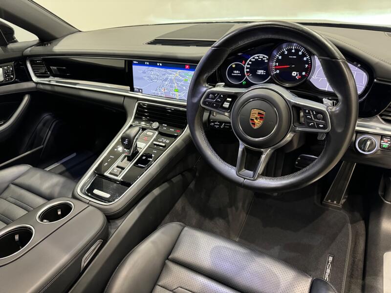 PORSCHE PANAMERA