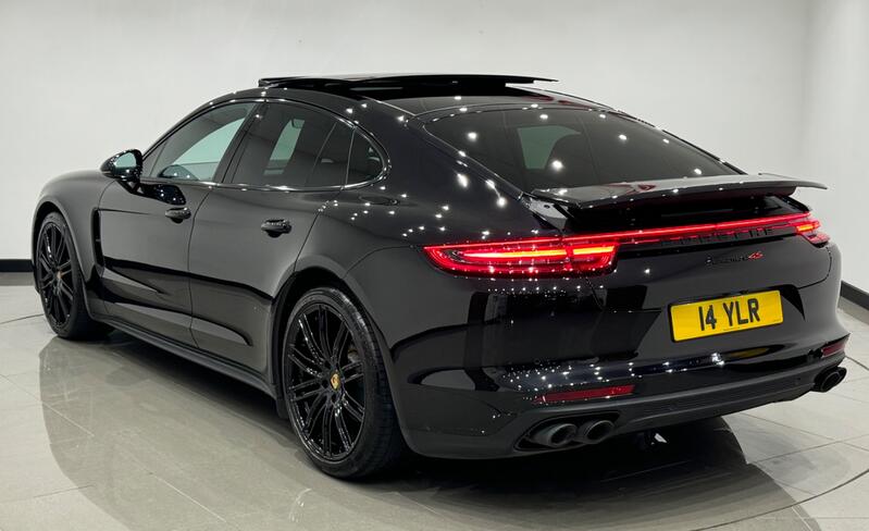 PORSCHE PANAMERA