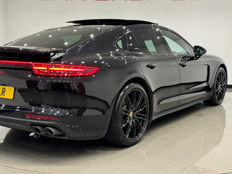 PORSCHE PANAMERA