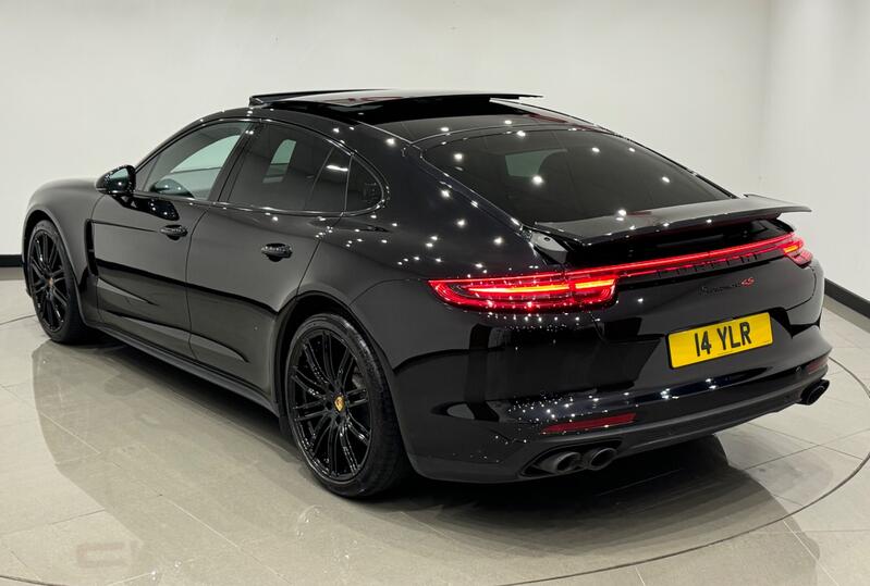 PORSCHE PANAMERA