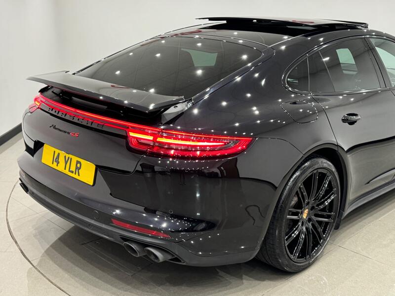 PORSCHE PANAMERA