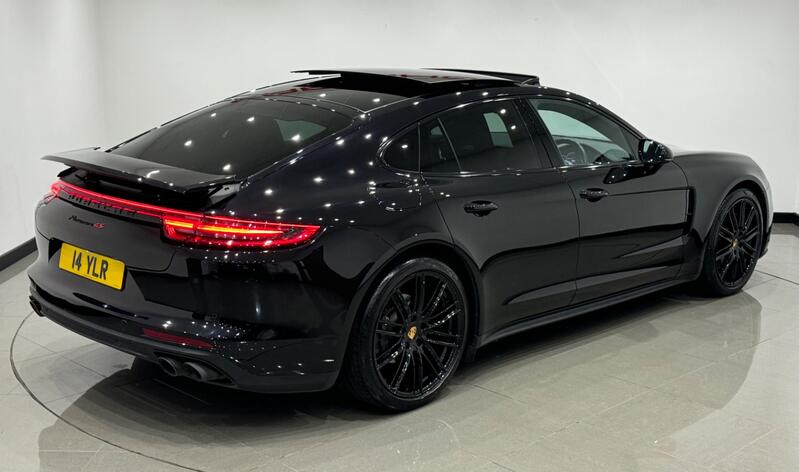 PORSCHE PANAMERA