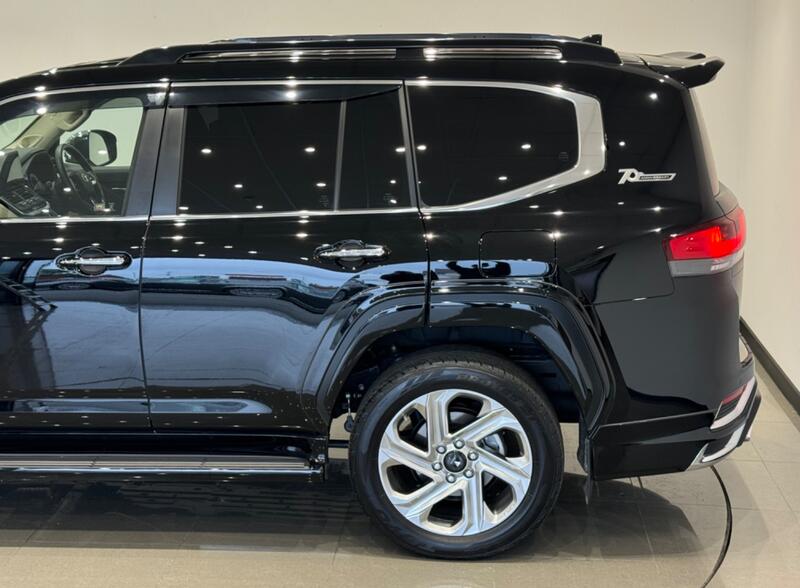 TOYOTA LAND CRUISER
